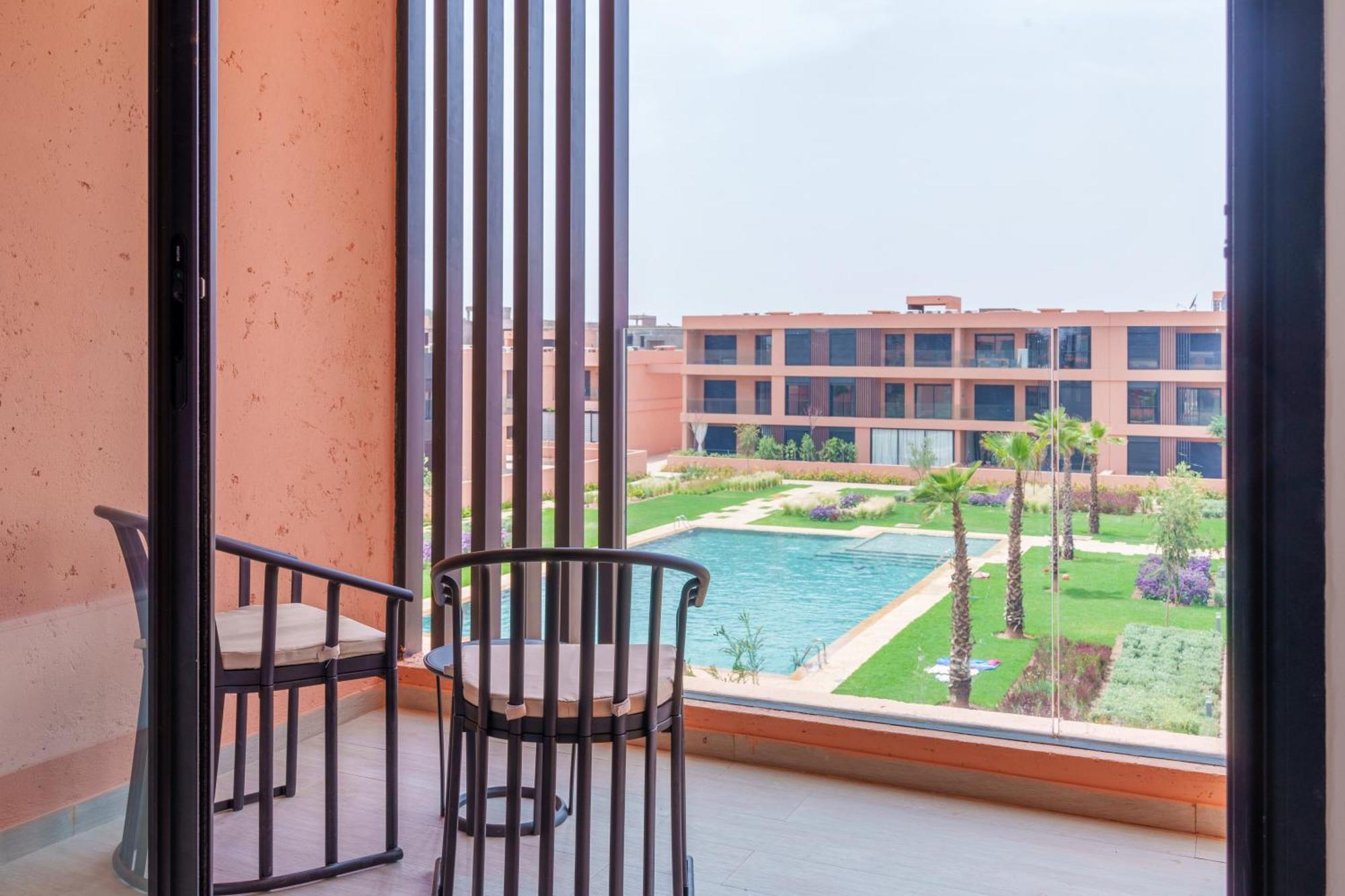Azure Haven A Contemporary Retreat With A Luxury Appartement
